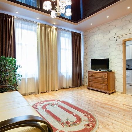 Leogrand Apartments On Doroshenka 34 ลวีฟ ภายนอก รูปภาพ