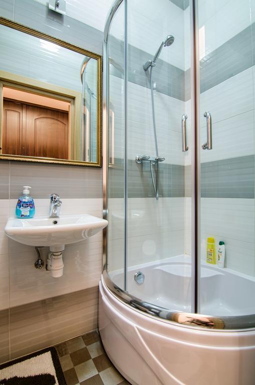 Leogrand Apartments On Doroshenka 34 ลวีฟ ภายนอก รูปภาพ
