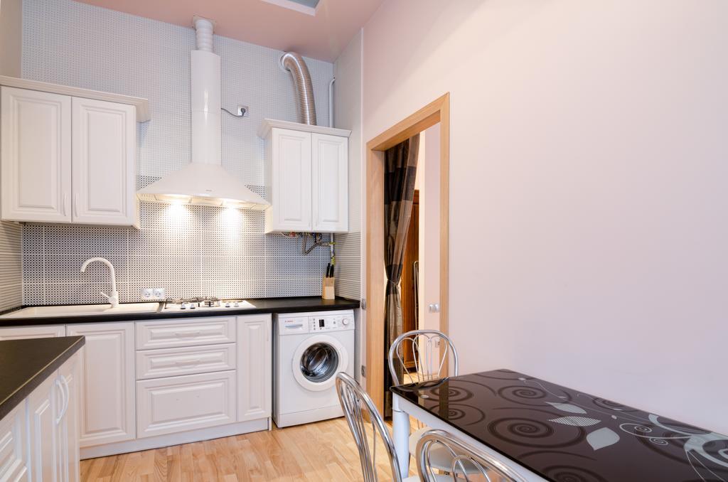 Leogrand Apartments On Doroshenka 34 ลวีฟ ภายนอก รูปภาพ