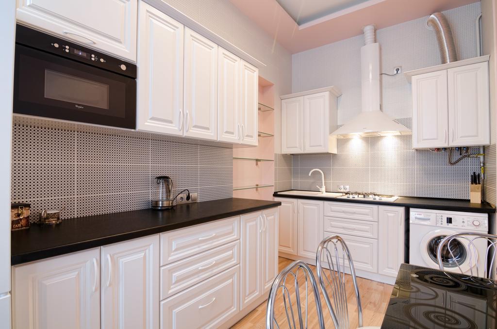 Leogrand Apartments On Doroshenka 34 ลวีฟ ภายนอก รูปภาพ
